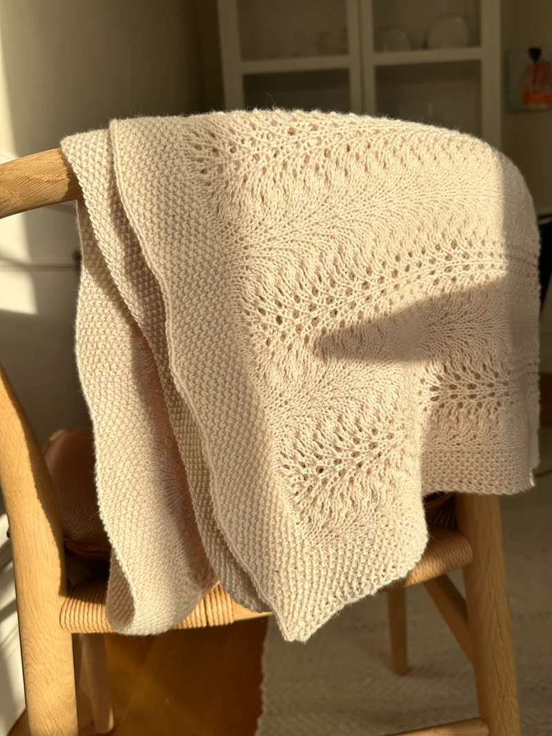 Lumi Baby Blanket - English
