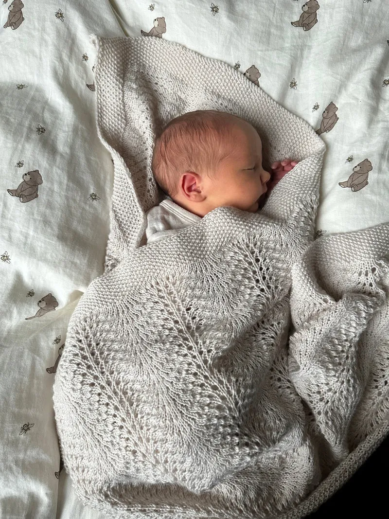 Lumi Baby Blanket - English