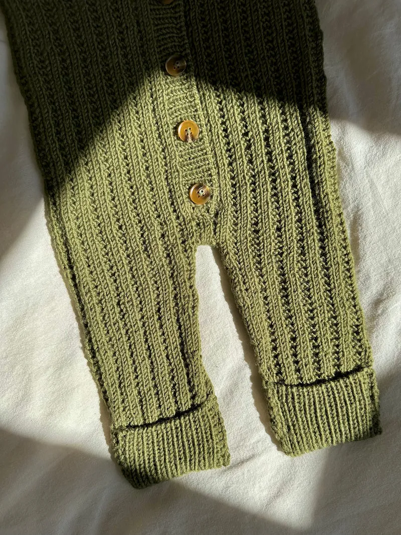 Cardamom Sleepsuit - English