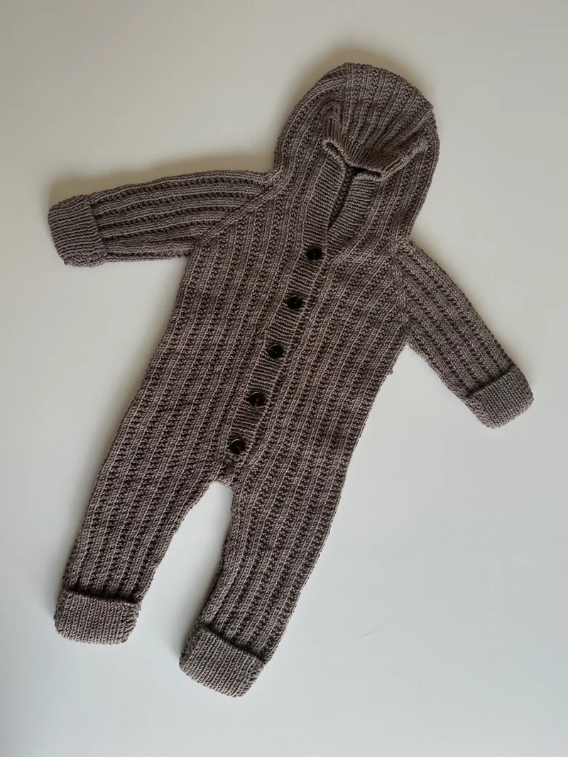 Cardamom Sleepsuit - English