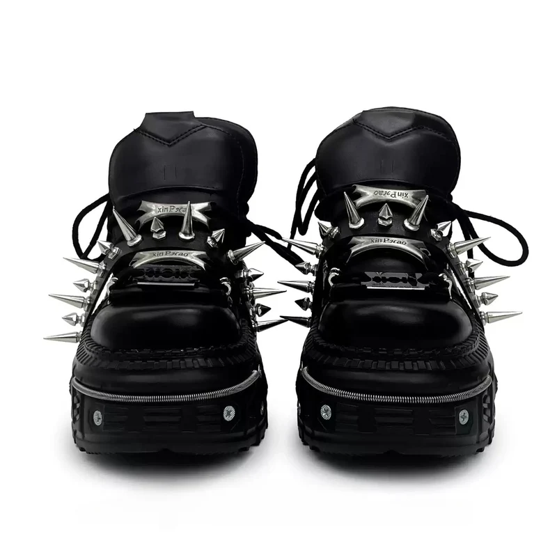 Punk-Schuhe für Damen mit Nietenriemen, runder Zehenpartie und dicker Sohle
