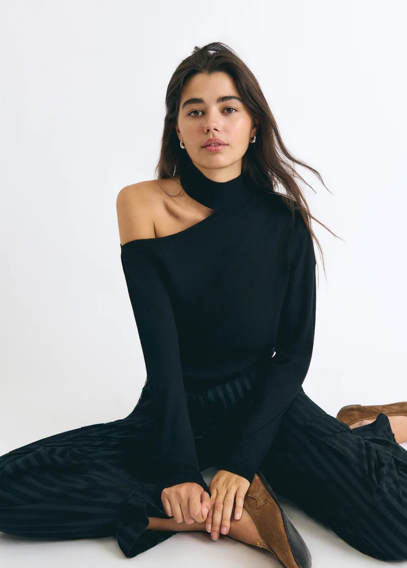 High-neck sweater with opening