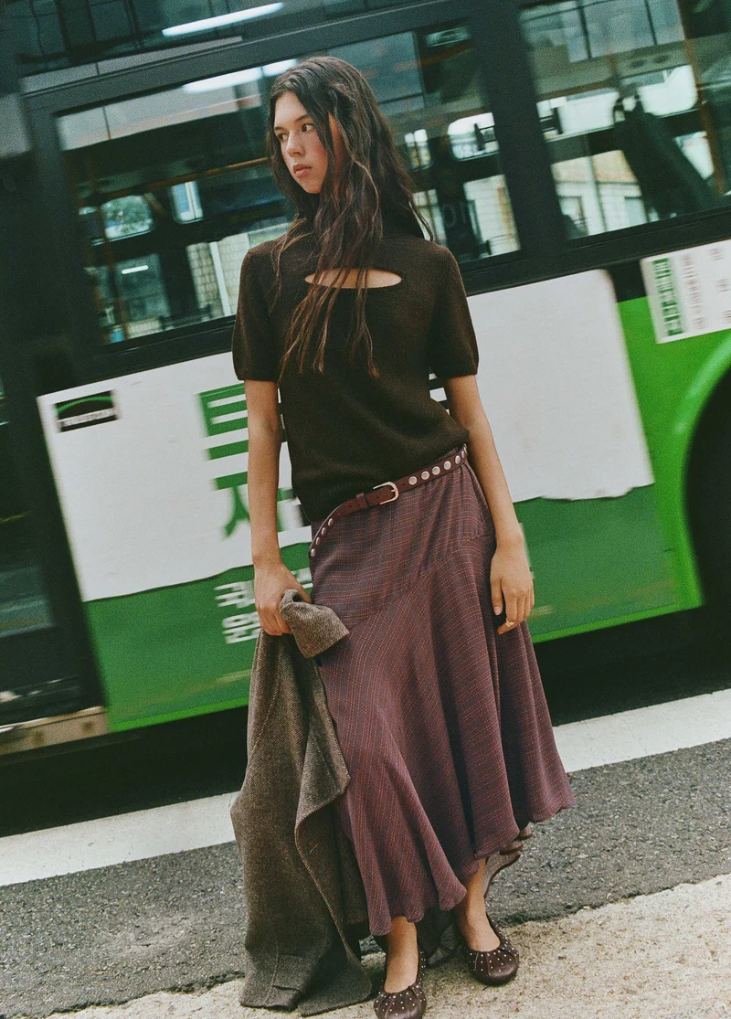 Short-sleeve cut-out sweater with perk neckline