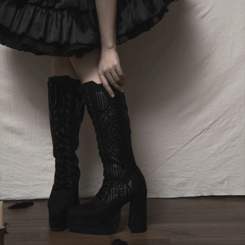 Gothic-Plateau-Schnürstiefel für Damen mit Buntglas-Print, kniehoch
