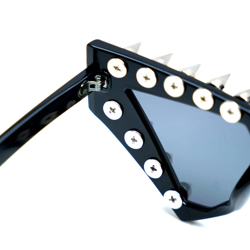 Unisex Punk Sonnenbrille mit Stacheln, geometrischem Katzenaugen-Design