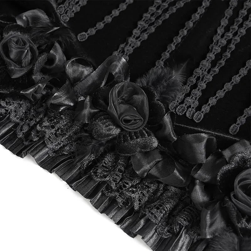 Gothic-Umhang aus Samt für Damen mit Rosenrüschen, Quasten und ausgestellten Ärmeln.