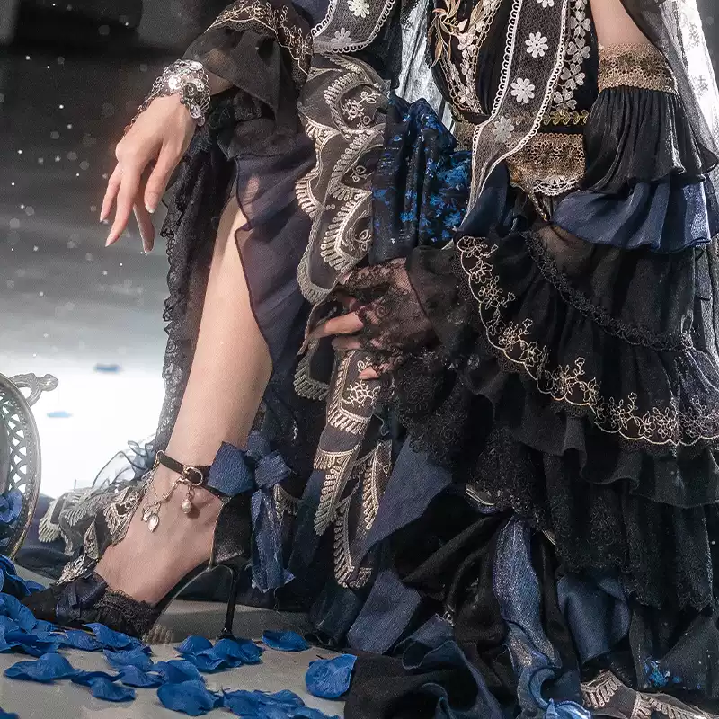 Gothic-Stilettos für Damen mit Ketten- und Schleifenverzierung, zweifarbig, mit Knöchelriemen