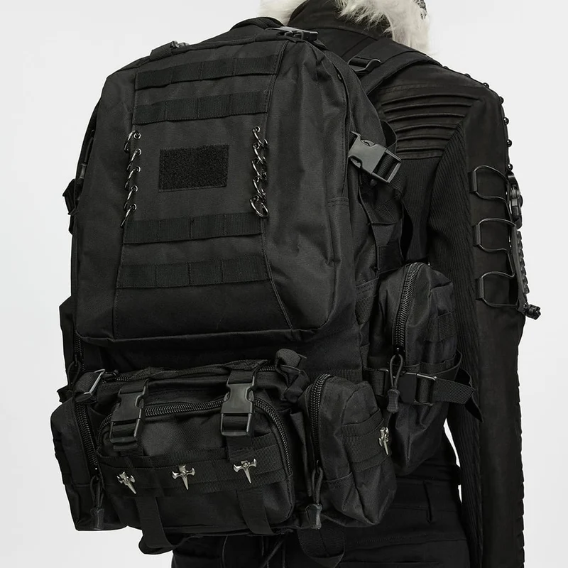 Taktischer Rucksack für Herren mit Cyberpunk-Totenkopf-Kreuzringschnalle