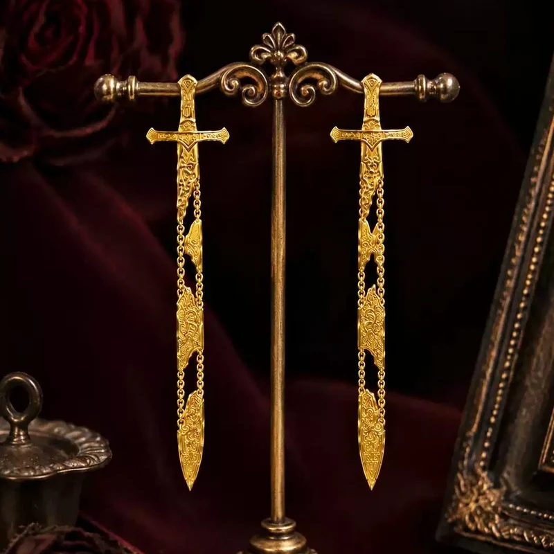 Gothic-Ohrstecker mit langem Schwertmotiv und Ausschnitt für Damen