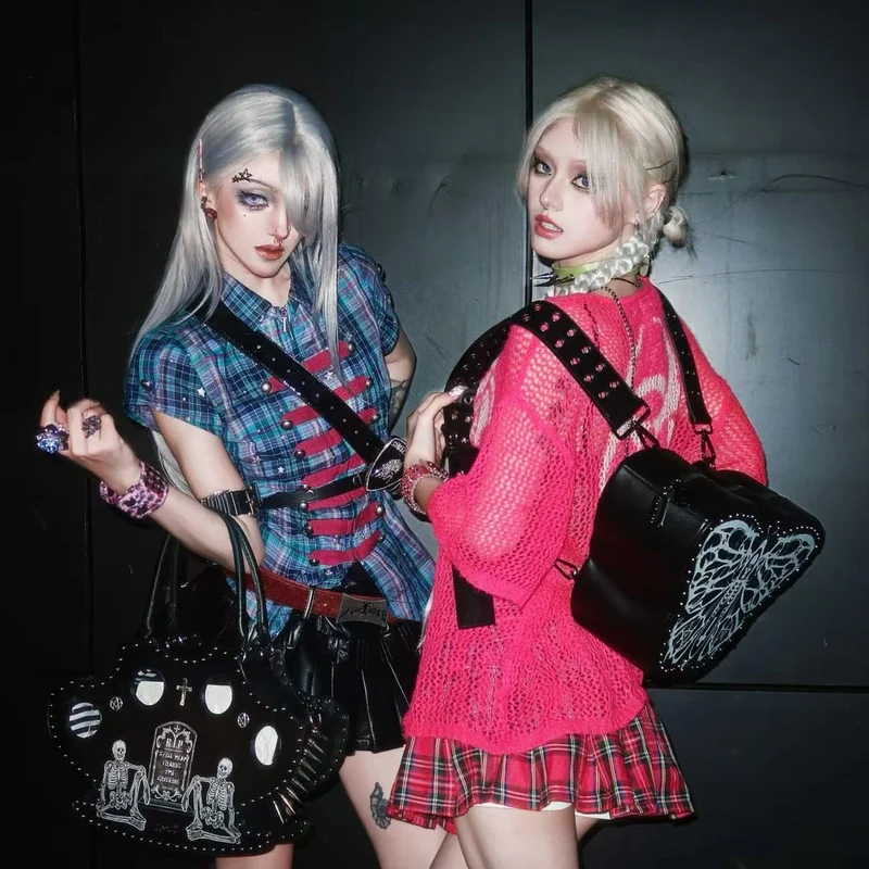 Gothic-Rucksack für Damen mit Mottenflügelmotiv
