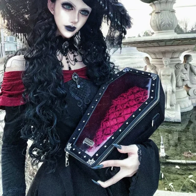 Gothic-Sargtasche für Damen, rot-kariert
