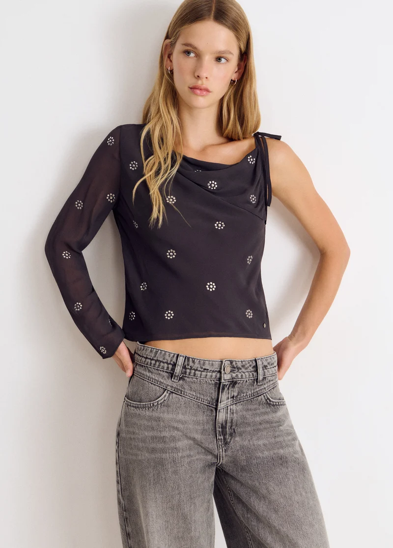 Notched-lapel blouse with studs