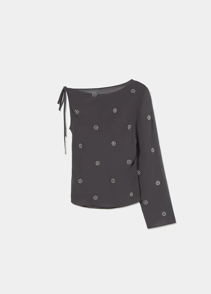 Notched-lapel blouse with studs