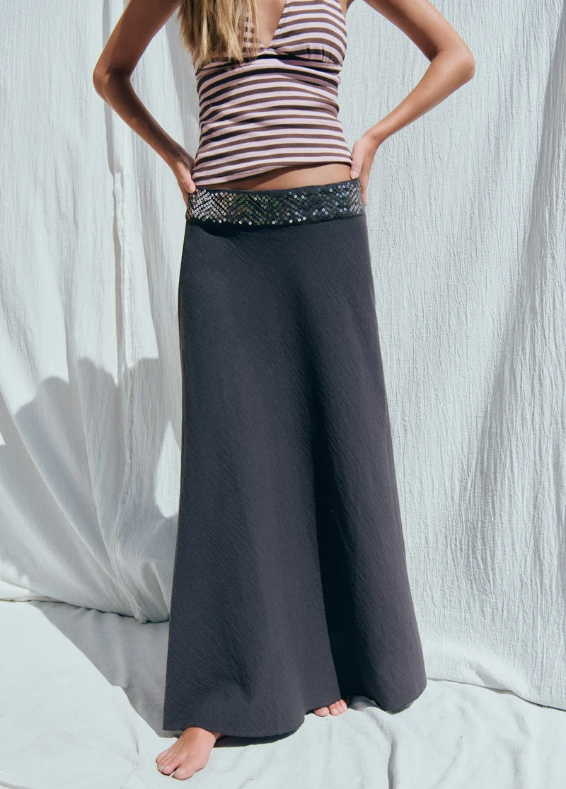 Long skirt waist detail