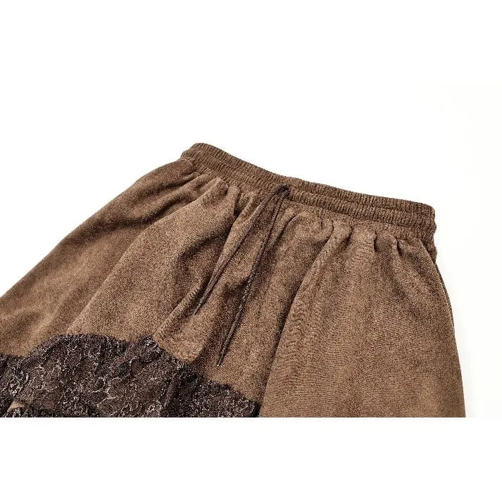 Steampunk-Rock für Damen mit floraler Spitzenborte und asymmetrischem Saum