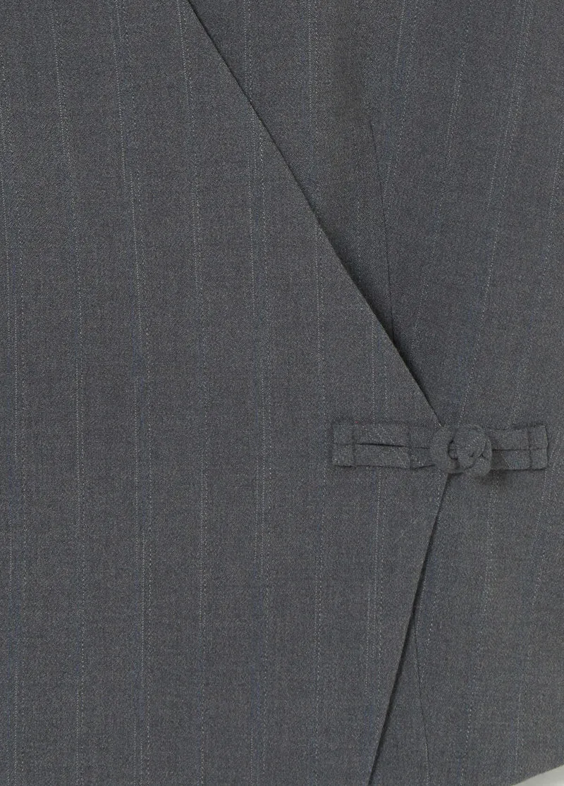 Wrap vest with toggle fastenings