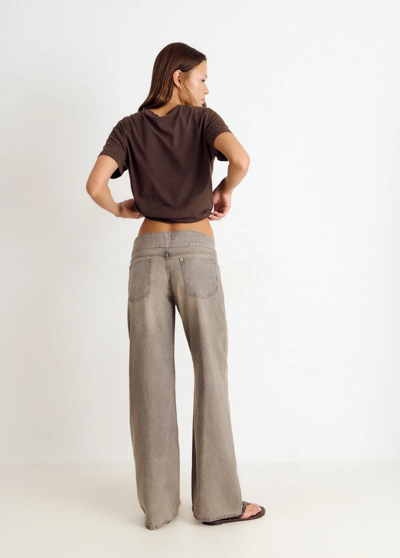 Wide-waistband jeans with studs