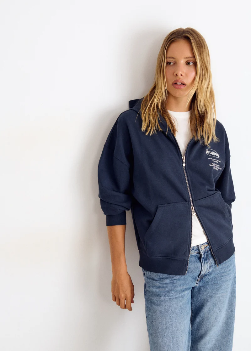 Fleece sweatshirt with a back print
