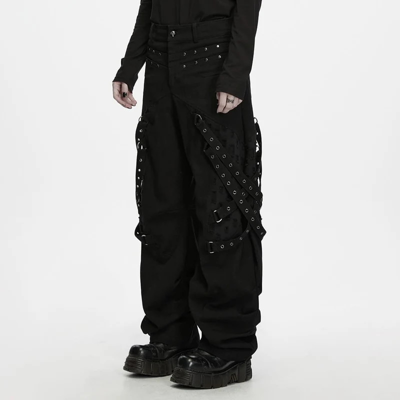 Punk-Herrenhose mit Ösenriemen, Nieten und Raffungen, locker geschnitten