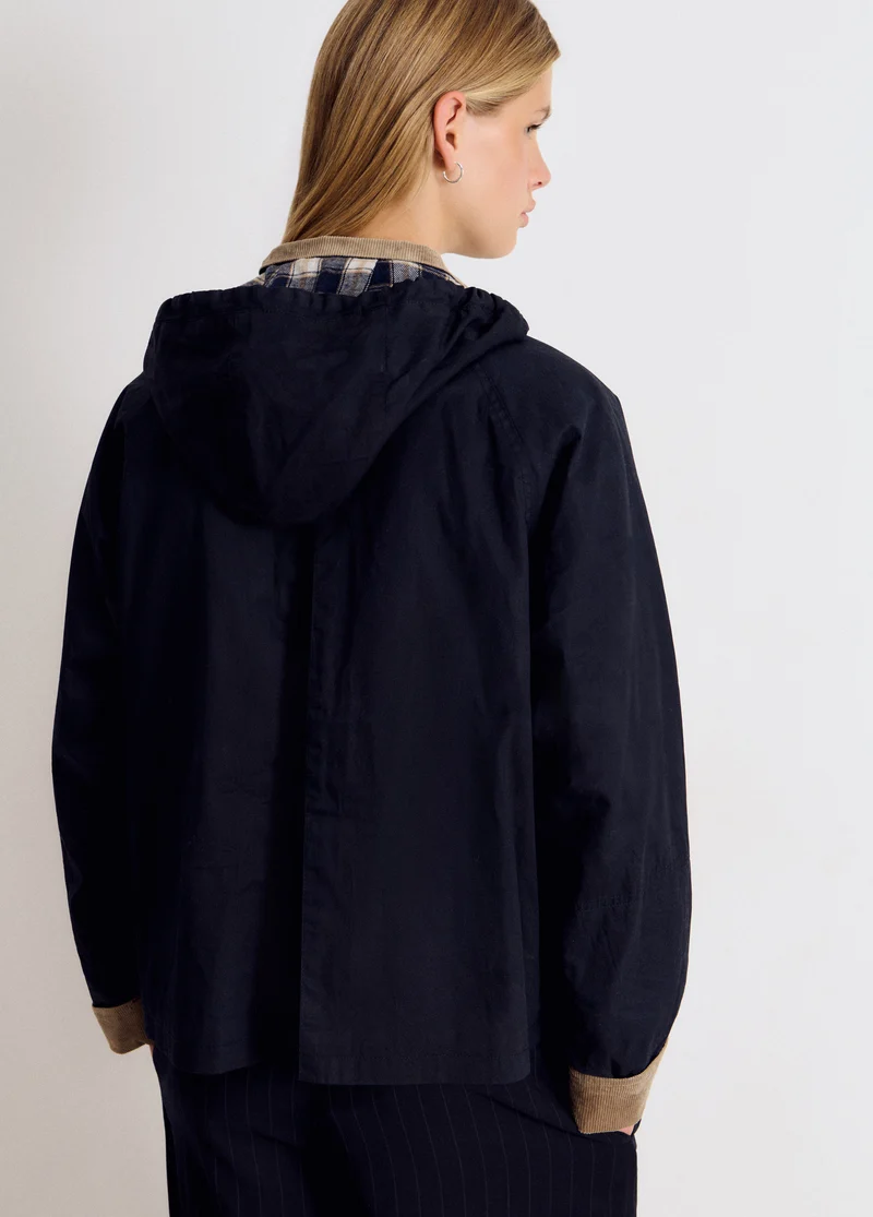 Chaqueta encerada con capucha