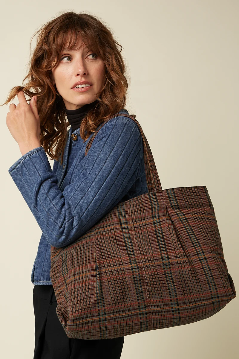 Aurore Shopper Art Check