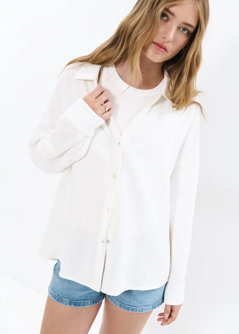 Double-layer V-neck shirt
