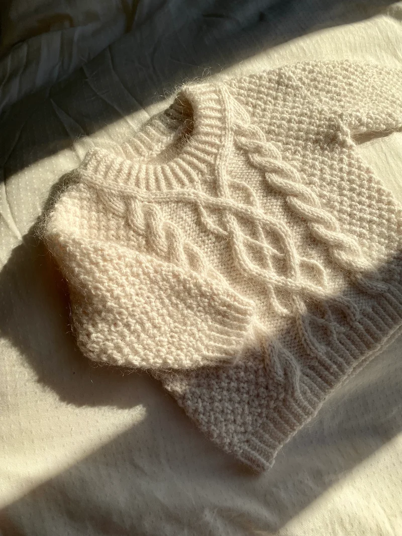 Swirl Sweater Baby - English