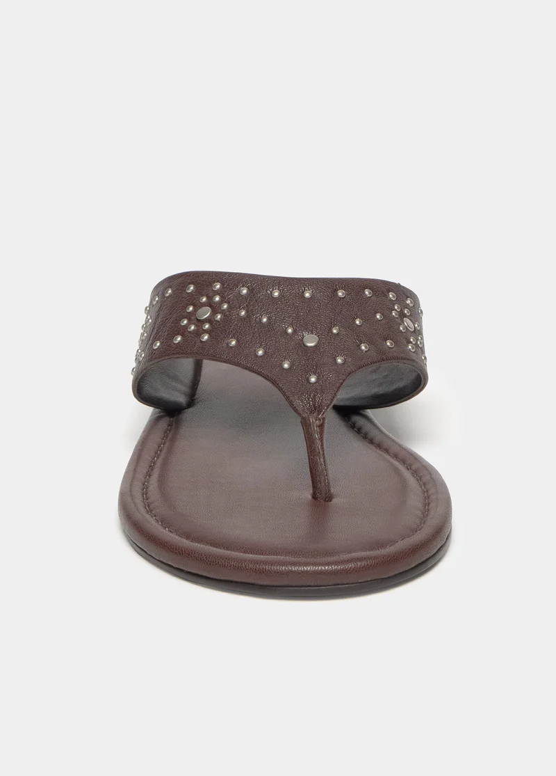 Flat sandals with studs