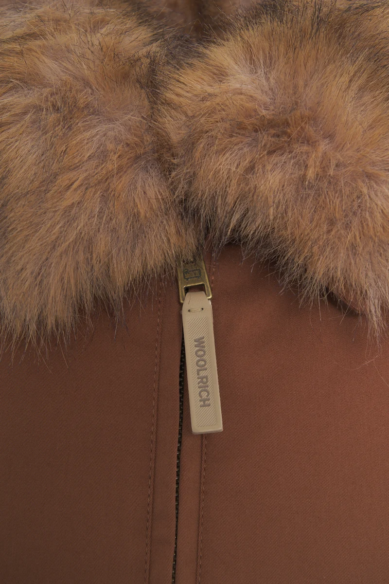 Parka con collo in pelliccia sintetica
