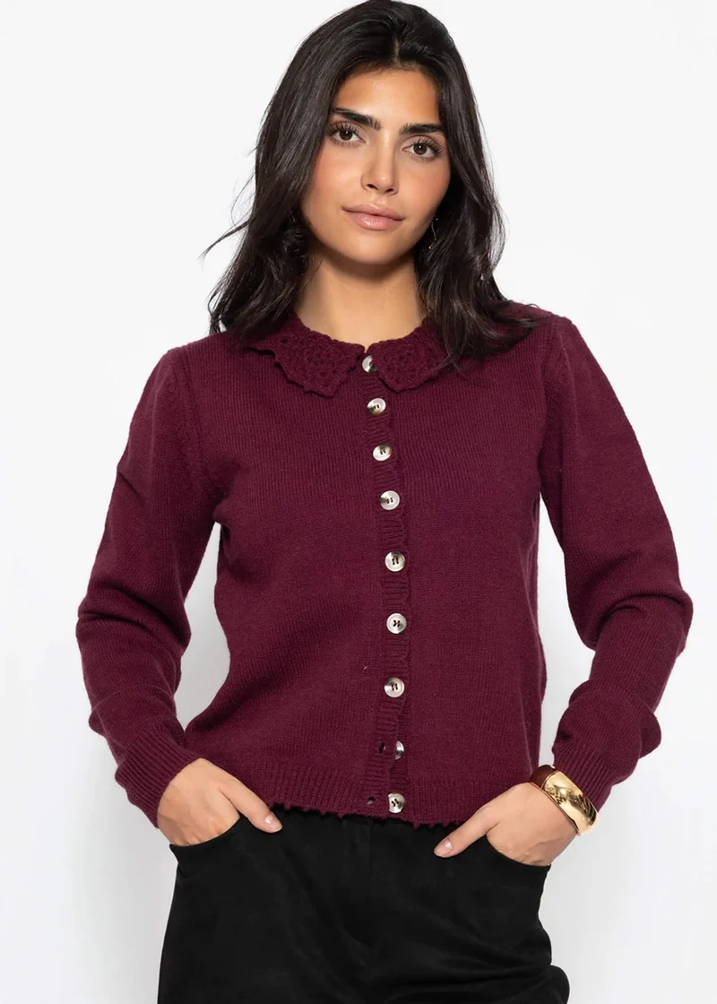 Strickjacke mit Häkelkragen - burgundy