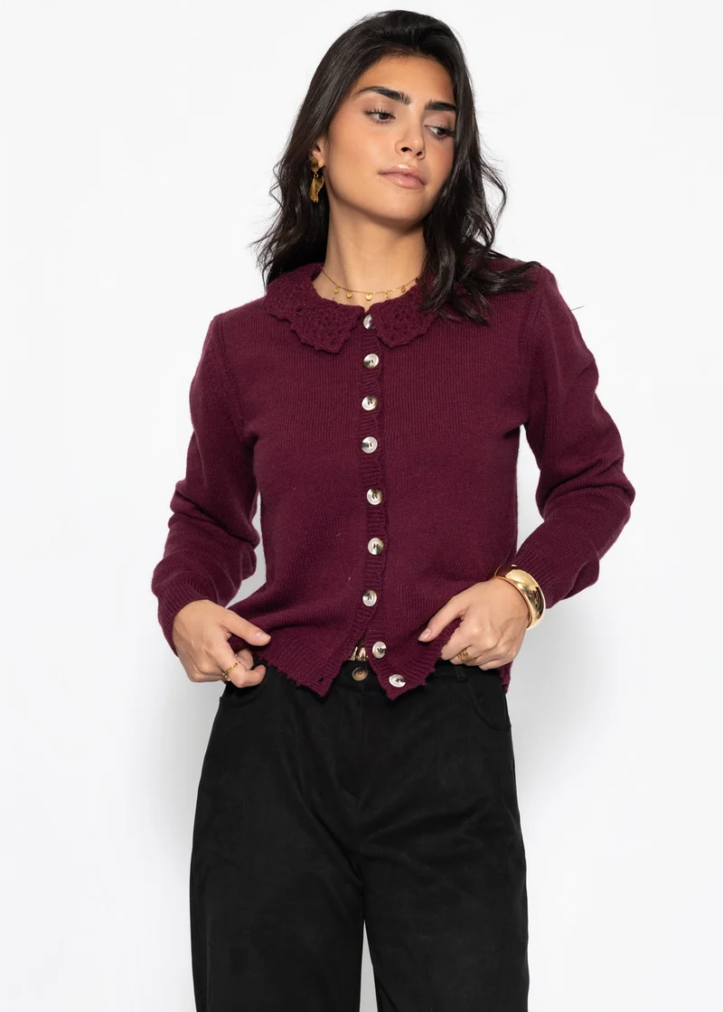 Strickjacke mit Häkelkragen - burgundy