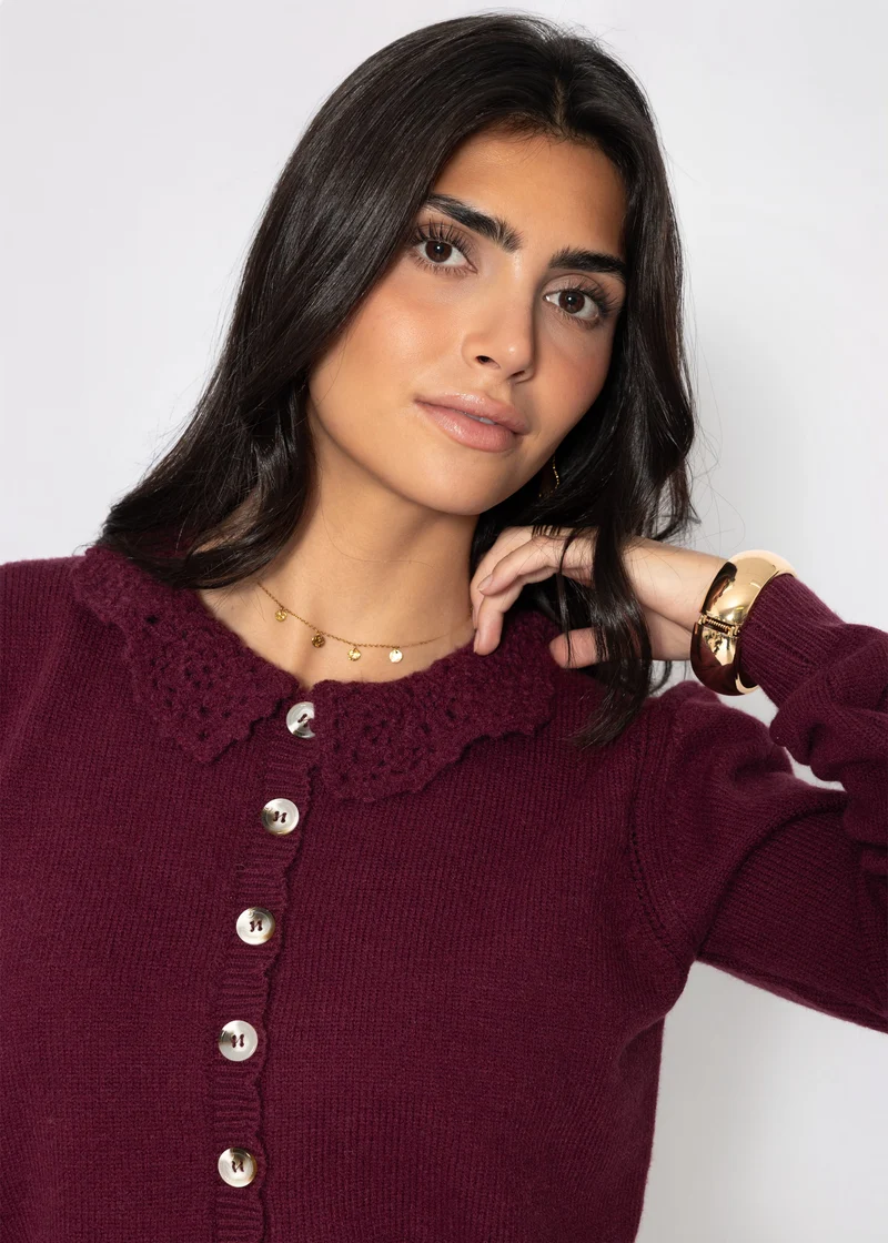 Strickjacke mit Häkelkragen - burgundy