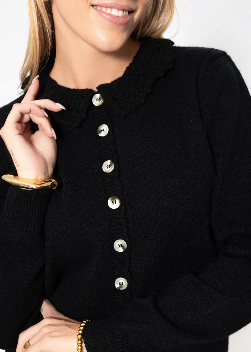 Strickjacke mit Häkelkragen - schwarz