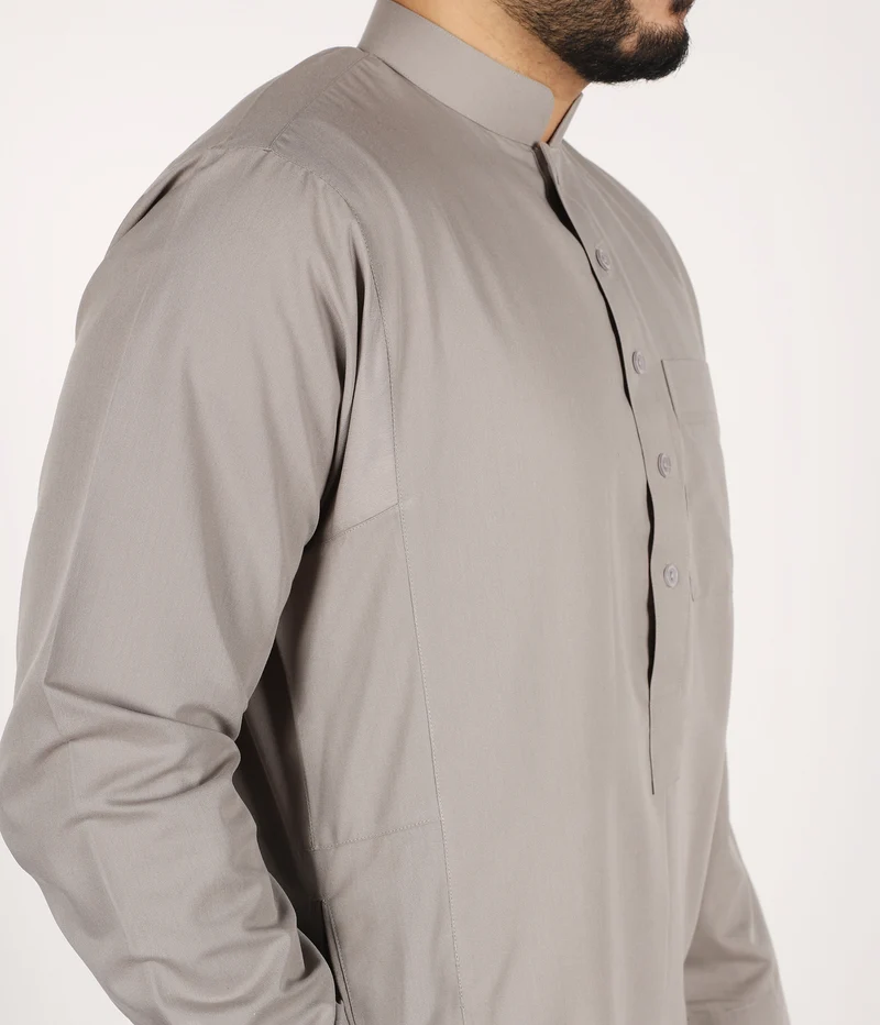 Qamis IND24 von Q4him – Cremegrau