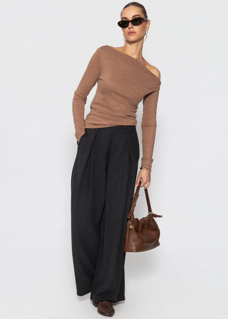Glitzershirt mit asymmetrischem Ausschnitt - braun