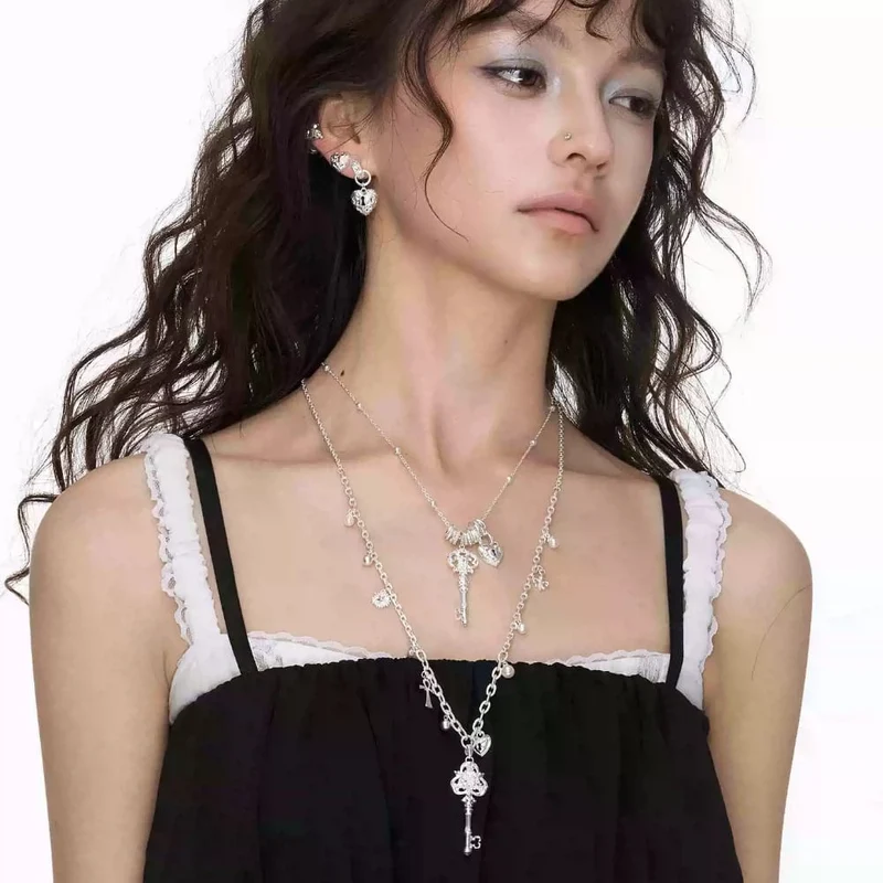 Grunge-Kreuz-Herz-Schlüsselkette für Damen