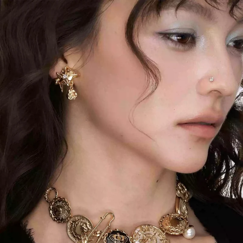Grunge-Ohrringe mit asymmetrischem Stern für Damen