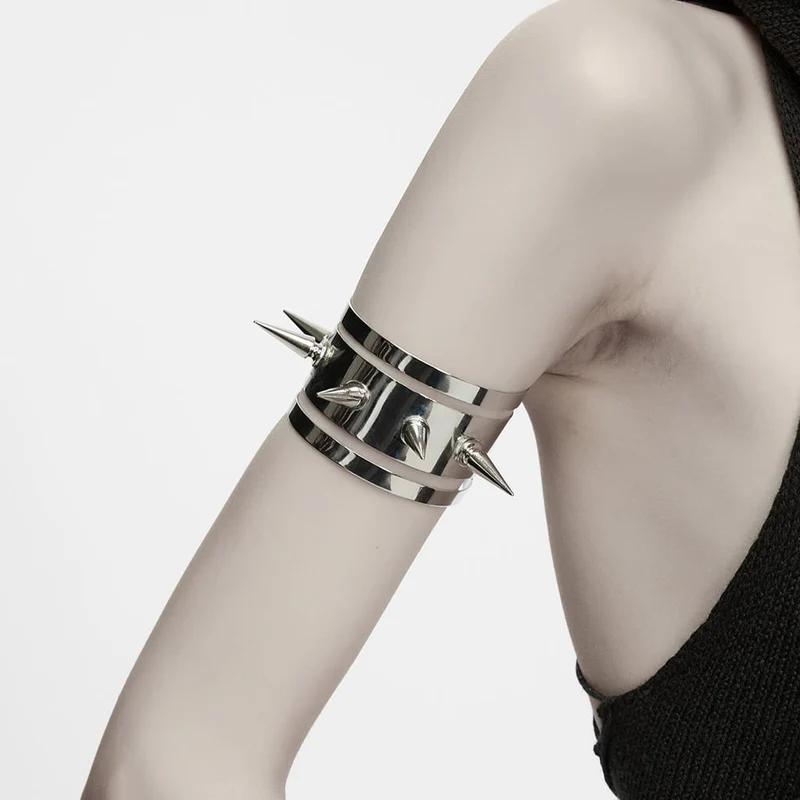 Punk-Armstulpe für Damen mit Ausschnitt und Nieten