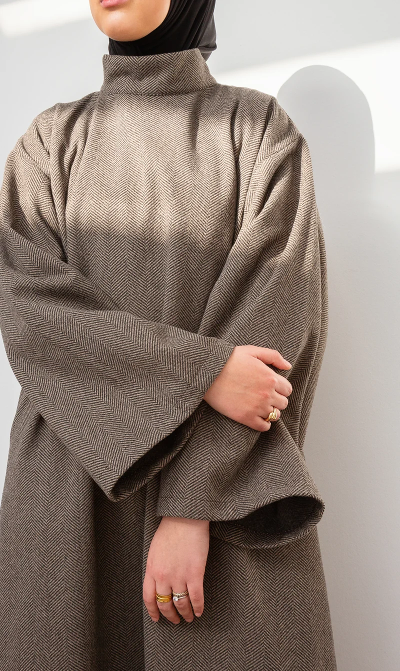Koysoka Woolen Coll Abaya – Taupe