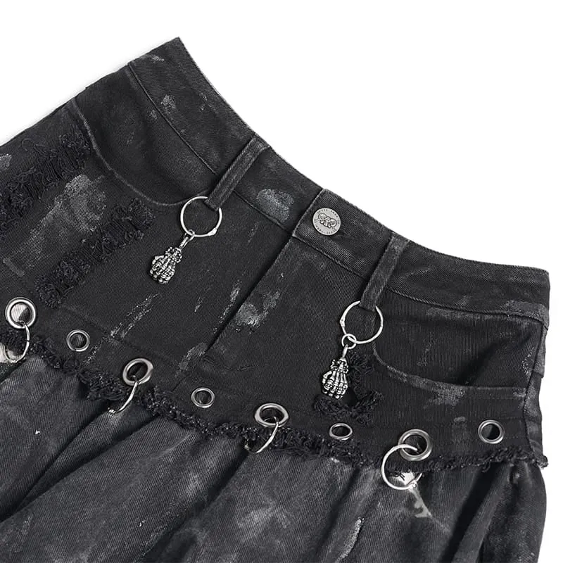 Punk-Rock für Damen mit Ösen, Ringen, offener Kante und unregelmäßigem Saum