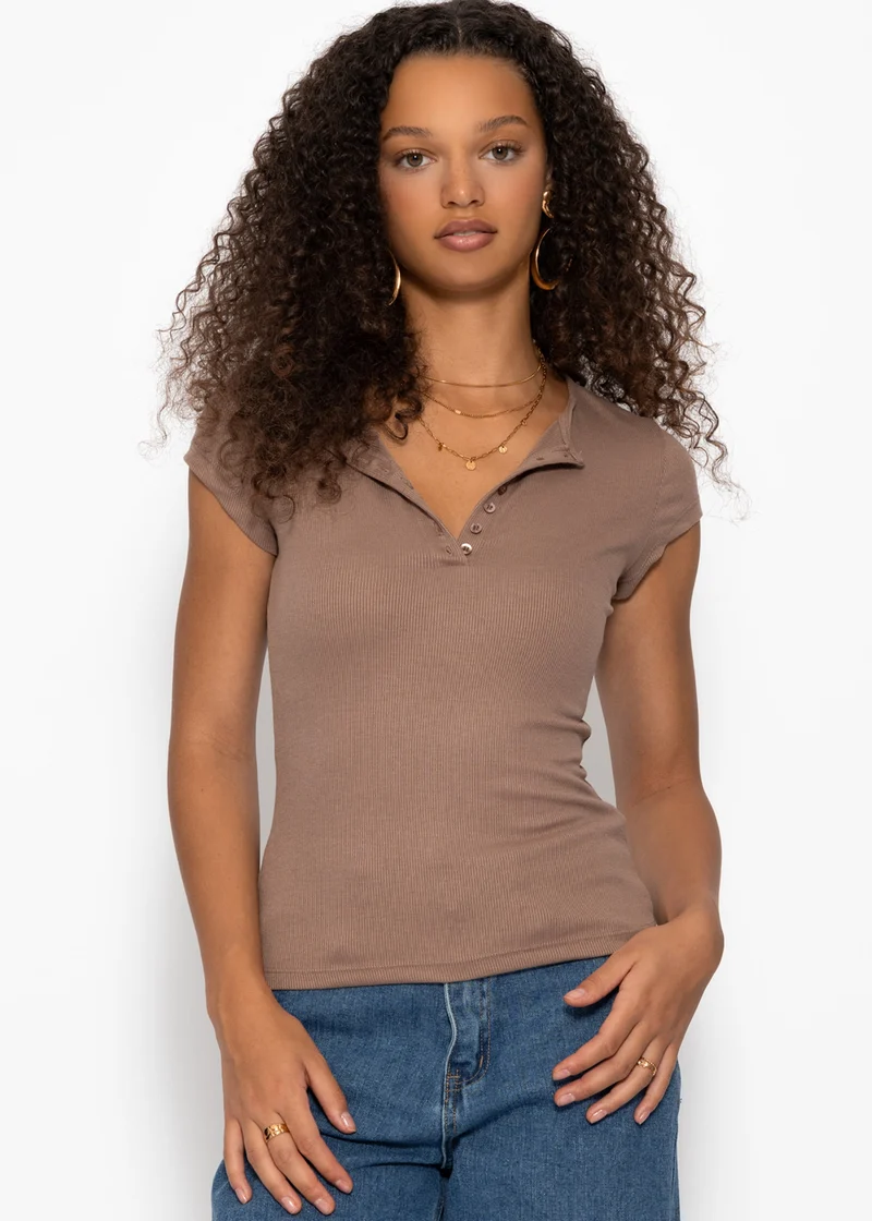 Geripptes T-Shirt mit Knopfleiste - taupe