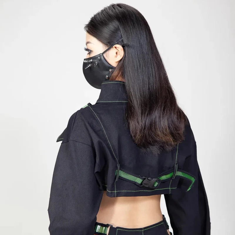 Damen-Maske aus Kunstleder mit Punk-Nieten