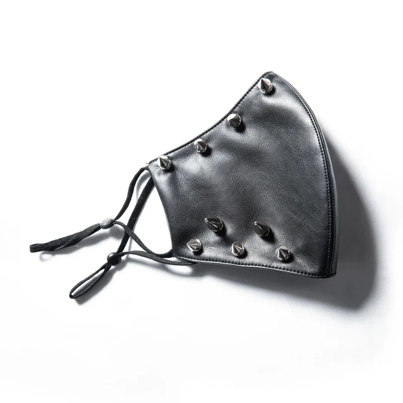 Damen-Maske aus Kunstleder mit Punk-Nieten
