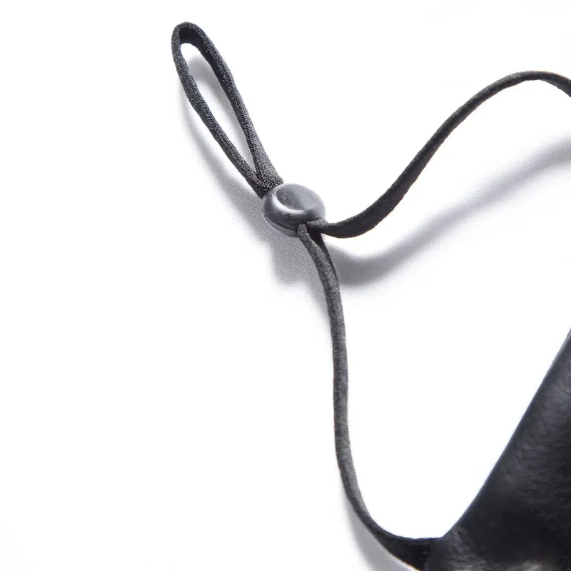 Damen-Maske aus Kunstleder mit Punk-Nieten