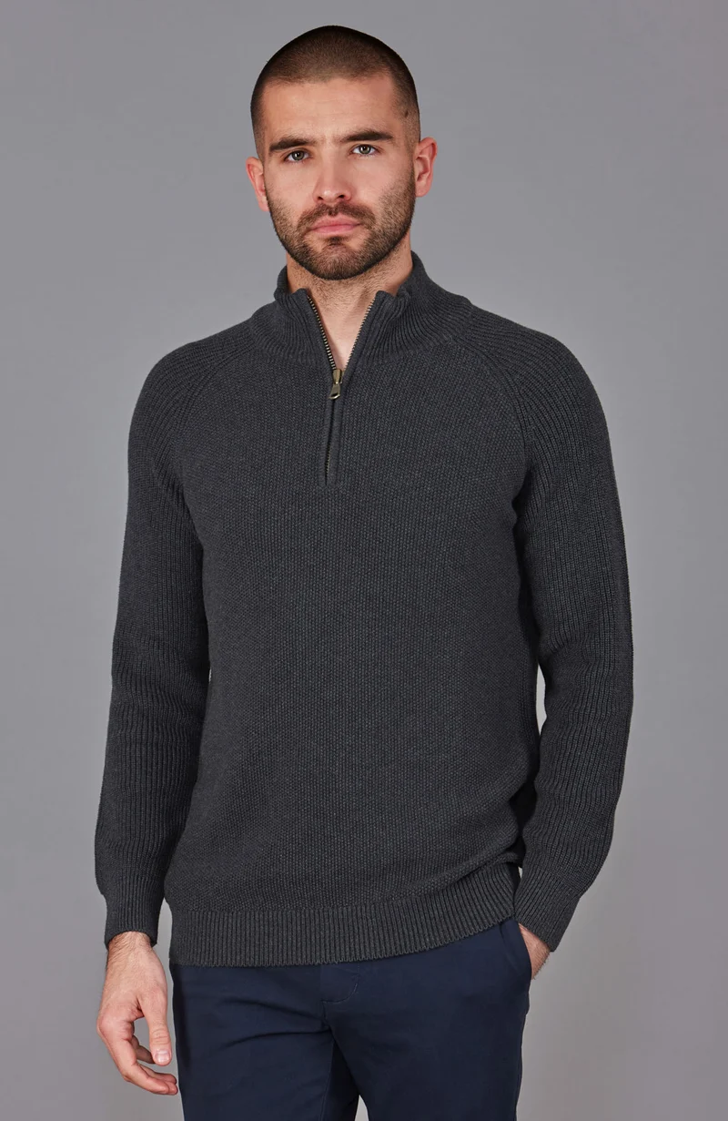 Mittelschwerer Herrenpullover aus 100 % Baumwolle mit Reißverschluss am Kragen