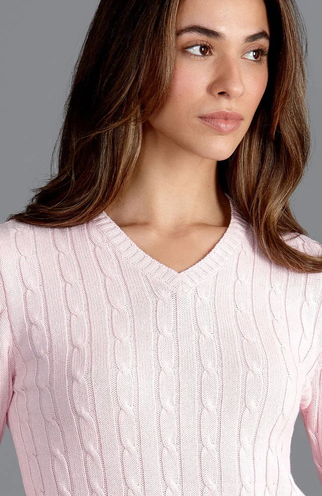 Damenpullover aus 100 % Baumwolle mit Zopfmuster und V-Ausschnitt