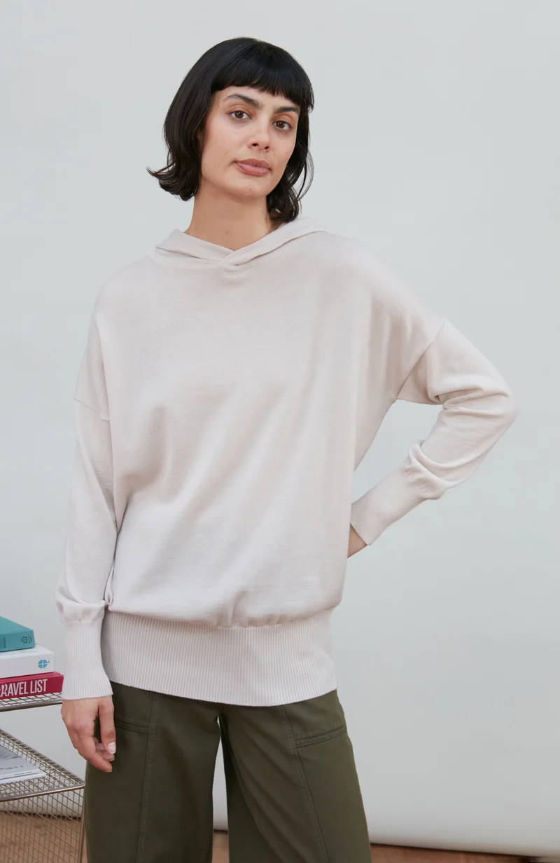 Damen-Pullover mit Kapuze aus reiner, extrafeiner Merinowolle mit entspannter Passform