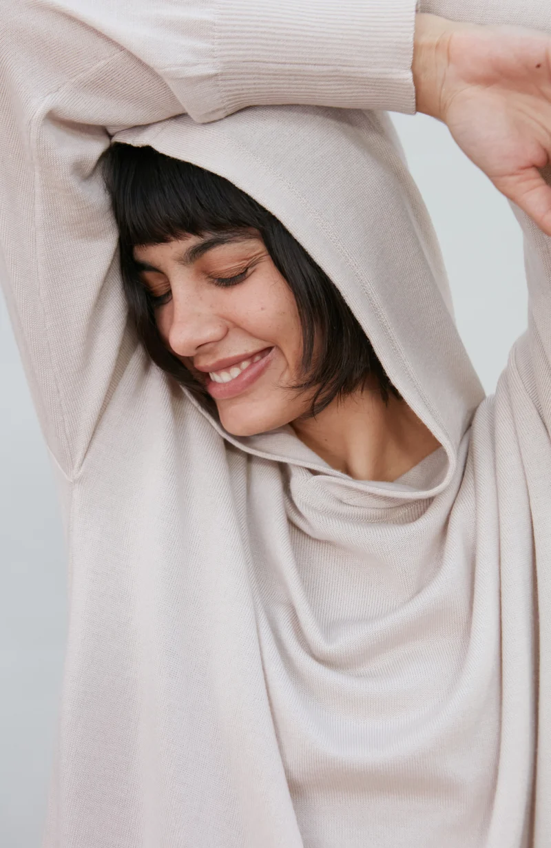 Damen-Pullover mit Kapuze aus reiner, extrafeiner Merinowolle mit entspannter Passform
