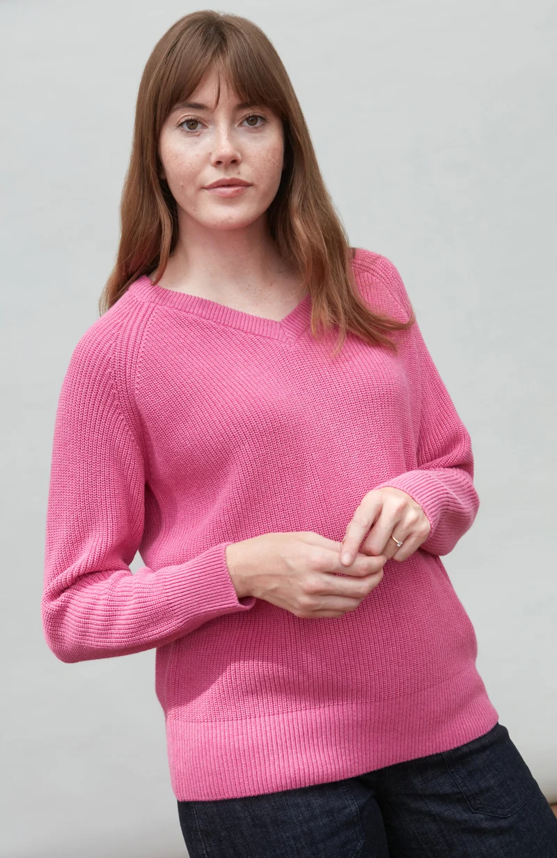 Gerippter Damenpullover mit V-Ausschnitt aus 100 % Baumwolle