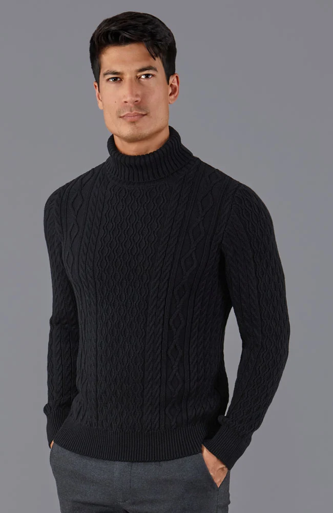 Mittelschwerer Zopfpullover aus 100 % Baumwolle mit Rollkragen für Herren